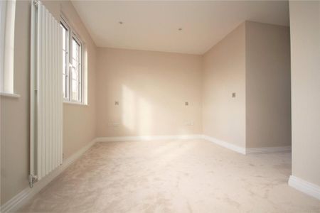 4 bedroom semi-detached house to rent - Photo 4