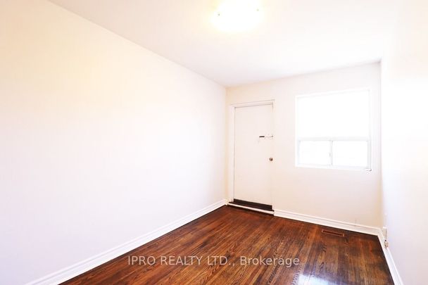 For Lease - 1237E Woodbine Avenue, Toronto, Ontario - Photo 1
