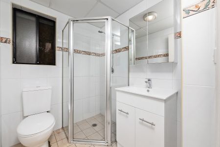 Modern 1-Bedroom Apartment in Prime Lane Cove North Location - Photo 4