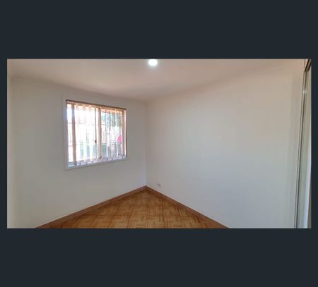 10 Sawell St, Bossley Park, NSW 2176 - Photo 4