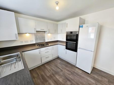 4 bedroom detached house to rent - Photo 3