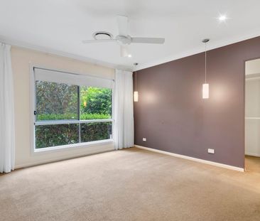 Modern & Sophisticated Family Home in Coomera! - Photo 3
