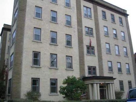 202-67 Sydenham St. - 2 bed, 1 bath - Photo 2