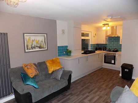 1 bedroom in a house share to rent - Photo 2