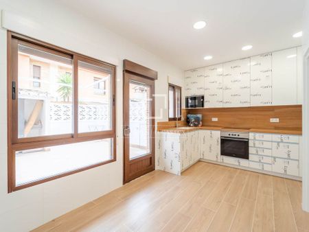 4 bedroom luxury Villa for rent in L'Eliana, Valencia - Photo 3