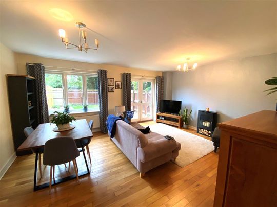 Earl Edwin Mews, Whitchurch, Shropshire - Photo 1