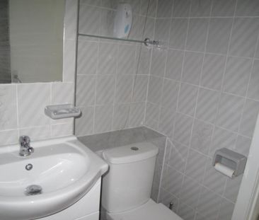 1 bedroom ground floor flat to rent - Photo 4