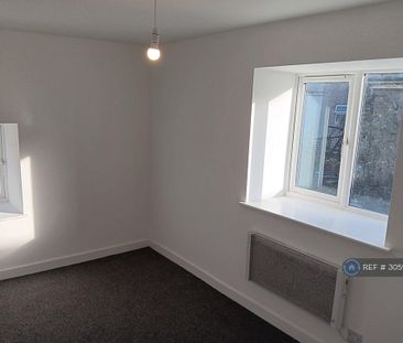 2 bedroom end of terrace house to rent - Photo 6