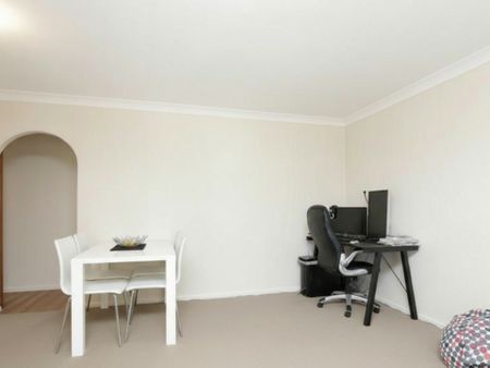 Bright & Easy Maylands Living - Walk to Everything! - Photo 3