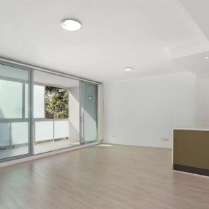 MGM MARTIN – ONE BEDROOM APARTMENT - Photo 2