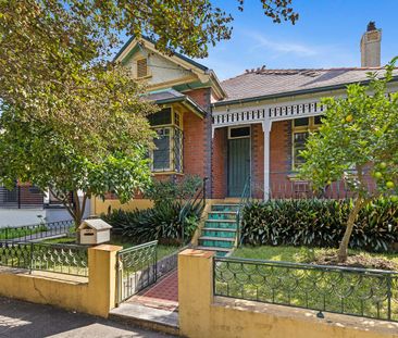Charming Semi-Detached Home Opposite Marrickville Park - Photo 4