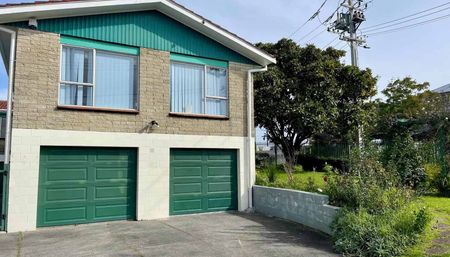 Comfy Family Home in New Windsor - Photo 2