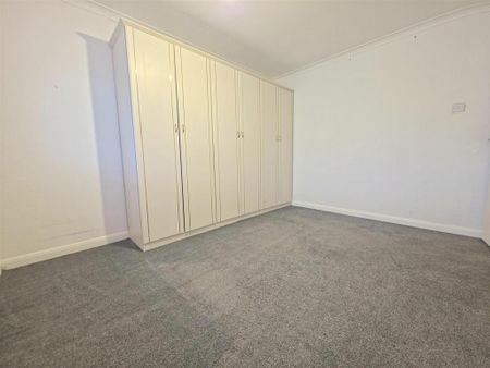 2 bedroom semi-detached bungalow to rent - Photo 4