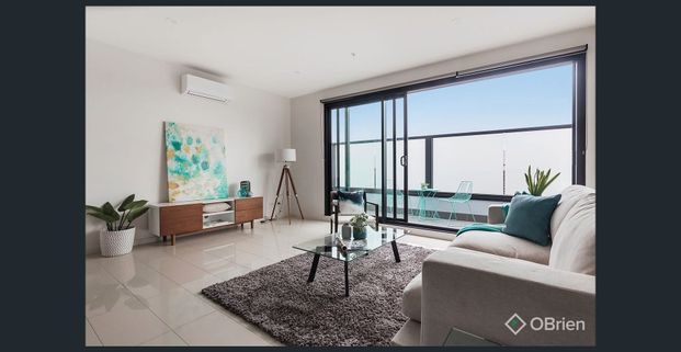 Attractive Designer Living - Photo 1