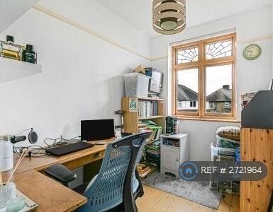 4 bedroom semi-detached house to rent - Photo 4