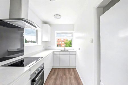 Esher Road, Hersham Village - Photo 2