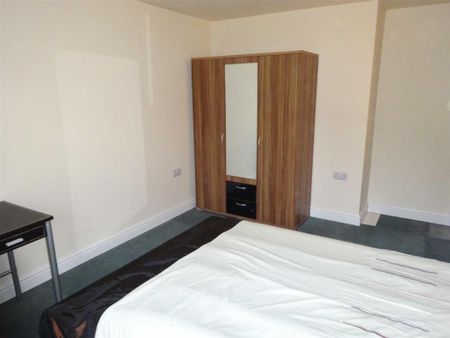 10 bedroom terraced house to rent - Photo 4