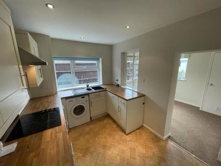 2 bedroom semi-detached house to rent - Photo 5