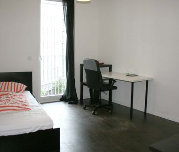 Room in Bernhard-Weiß-Straße, Berlin for 92 m² with 5 bedrooms - Photo 3