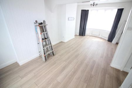 3 bedroom end of terrace house to rent - Photo 2