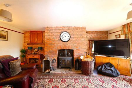 5 bedroom detached house to rent - Photo 3