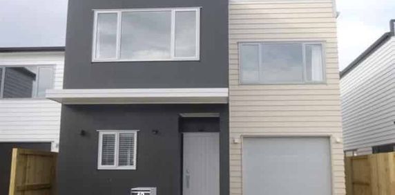 Two storey 3 Bedroom Home in Flagstaff - Photo 2