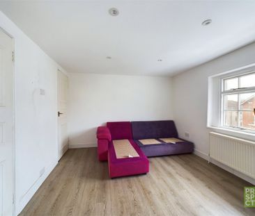 1 bedroom Flat in Russell Street, Reading - Photo 3