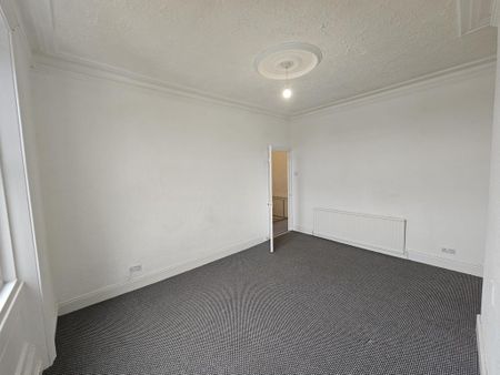 3 bedroom flat to rent - Photo 4