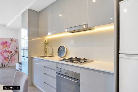 MGM MARTIN - TWO BEDROOM APARTMENT – Partial Furnished - Photo 3