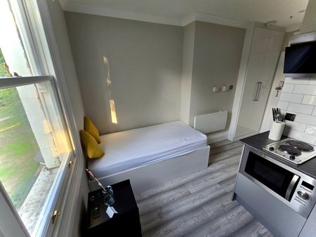 Studio Flat, Philbeach Gardens, SW5 - Photo 2