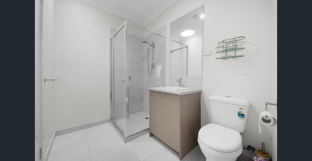 Fresh, Functional & Fantastic Location – Your Lovely Banks Home Awaits! - Photo 1