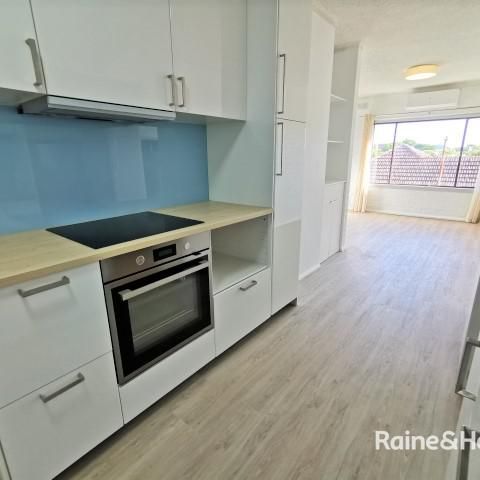 Convenient Living in the Heart of East Gosford! - Photo 1