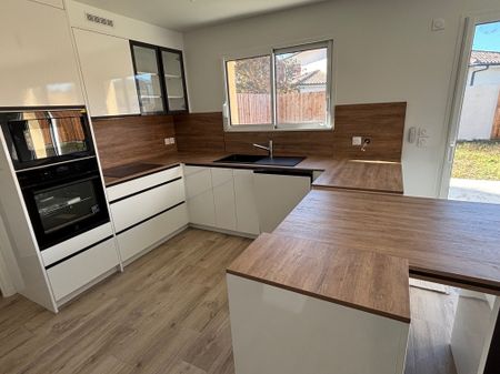 Location Maison 4 pièces 110m² PAREMPUYRE 33290 - Photo 4