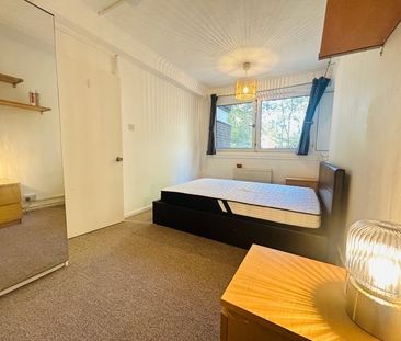 7 Bed Terraced House, Alloa Road, SE8 - Photo 4