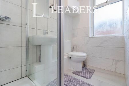 1 bedroom in a house share to rent - Photo 4