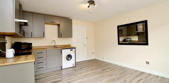 Studio to rent - Photo 2