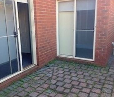 Clean and Tidy 3 bedroom ( 6 MONTH LEASE) - Photo 3
