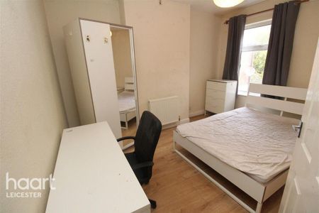 4 bedroom terraced house to rent - Photo 3