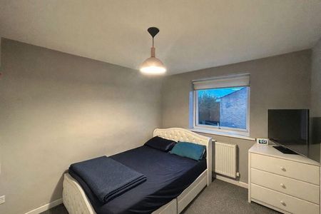 3 bedroom apartment to rent - Photo 3