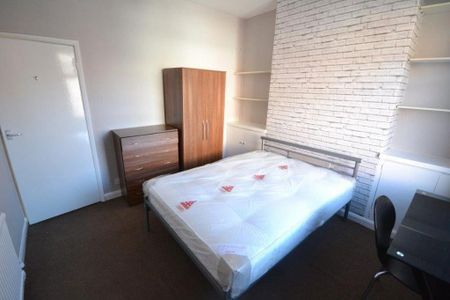 4 bedroom terraced house to rent - Photo 5