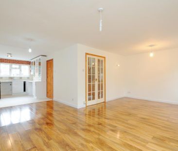 4 bedroom detached house to rent - Photo 2