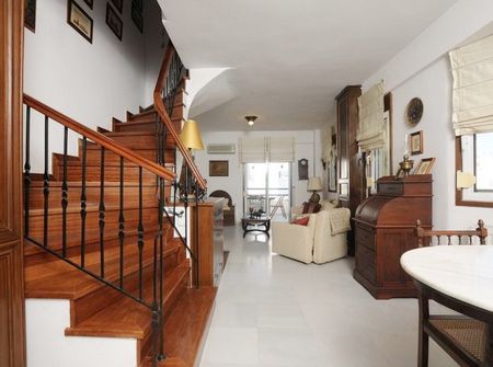 MAISONETTE 122 SQ.M. FURNISHED IN A COMPLEX IN FRONT OF THE SEA AND ΙΝ LOWER N. EPIVATES. - Φωτογραφία 2
