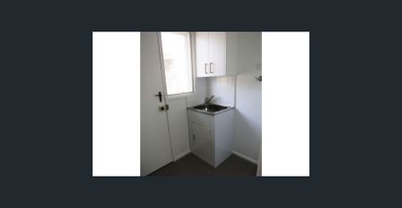 Superbly presented villa unit in block of four in a trademark tree-lined street. - Photo 4