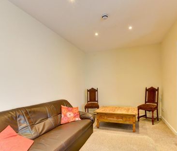 6 bedroom house to rent - Photo 2