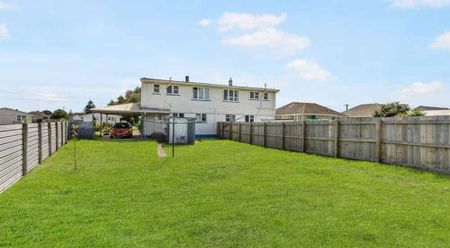 Charming 3BR Home with Deck & AC! - Photo 4