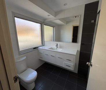 Three Bedroom House - Photo 6