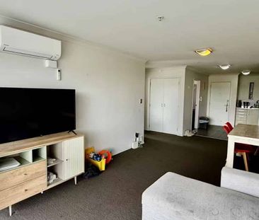 City-Fringe Living – Modern Apartment in Eden Terrace - Photo 1