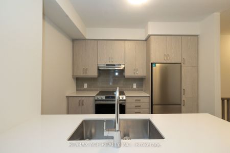 Condo Townhouse For Lease | N8133002 - Photo 5