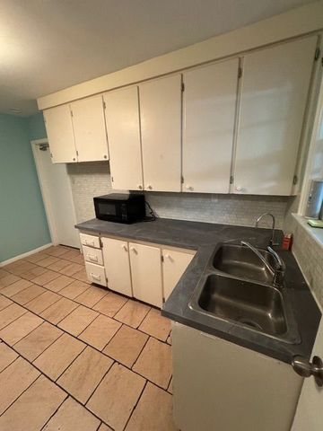 For Lease - 52 Bruce Street Unit# Unit # 2 ( Backside ), Kitchener, Ontario - Photo 2