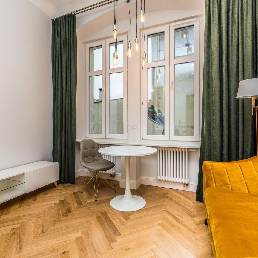 Przyjemne, ciche dwa pokoje w ścisłym centrum - Zdjęcie 1